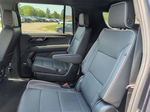 Used 2025 Chevrolet Suburban Premier AWD/4WD image 13
