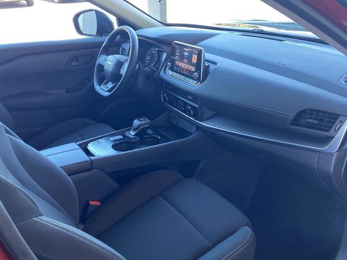 Used 2025 Nissan Rogue S FWD image 18