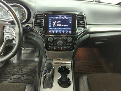 Used 2021 Jeep Grand Cherokee Laredo X image 24