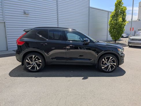 Used 2021 Volvo XC40 T5 R-Design w/ Advanced Package AWD/4WD image 4