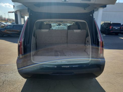Used 2020 Cadillac Escalade Luxury w/ LPO, Radiant Package AWD/4WD image 30