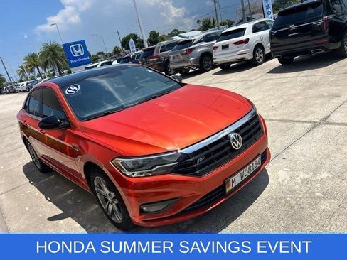 Used 2019 Volkswagen Jetta R-Line w/ R-Line Cold Weather Package FWD image 3