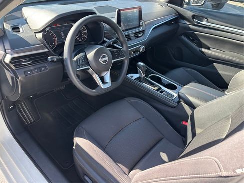 Used 2023 Nissan Altima 2.5 SV image 8