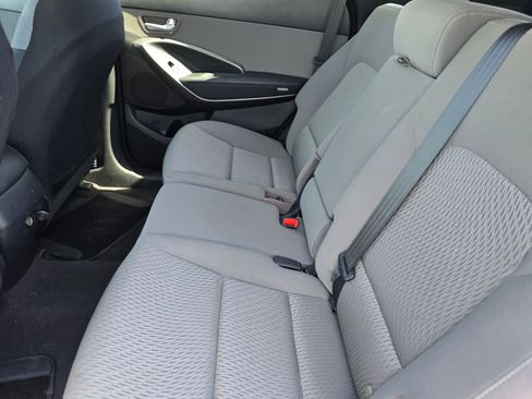 Used 2017 Hyundai Santa Fe SE FWD image 11