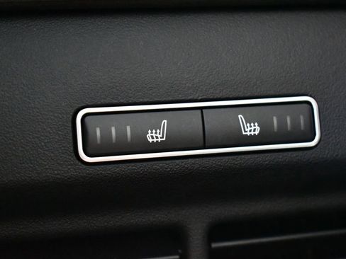 Used 2019 Land Rover Range Rover Evoque SE Premium image 29