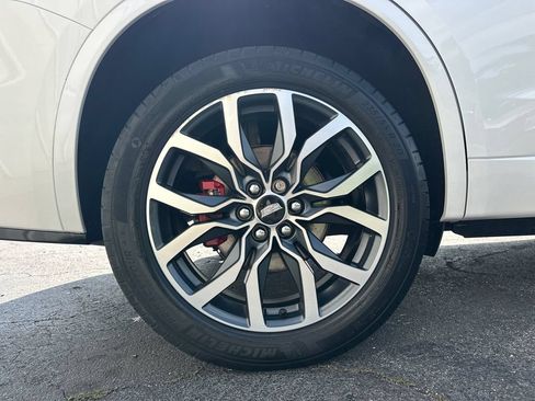 Certified 2024 Cadillac XT6 Sport w/ LPO, Floor Liner Package AWD/4WD image 17