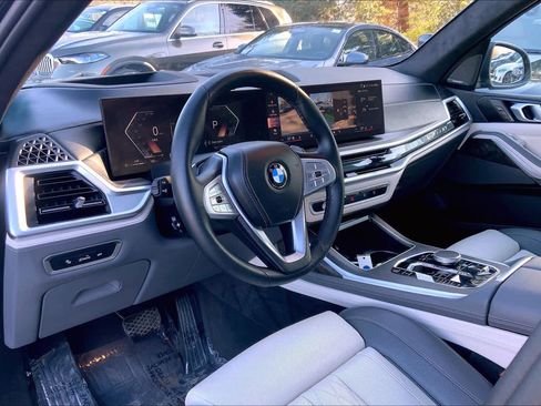 Certified 2025 BMW X7 xDrive40i image 17