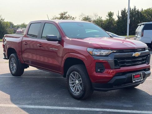 Used 2023 Chevrolet Colorado LT w/ LT Convenience Package II AWD/4WD image 3