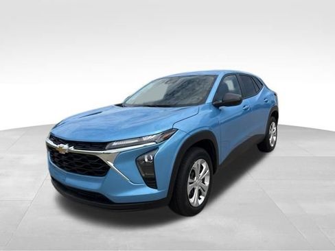 Used 2025 Chevrolet Trax LS FWD image 7