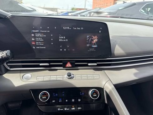 Used 2024 Hyundai Elantra SEL image 20