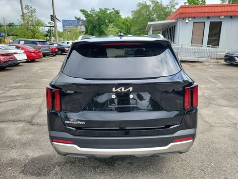 Used 2025 Kia Sorento S FWD image 8