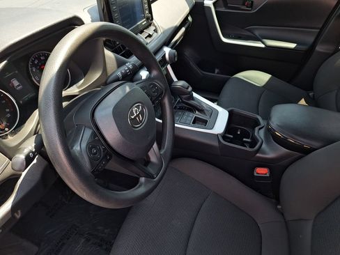 Used 2022 Toyota RAV4 LE AWD/4WD image 10