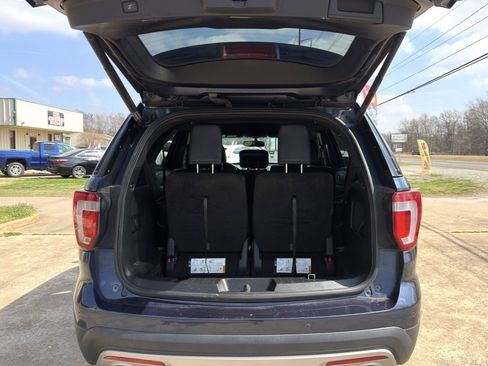 Used 2017 Ford Explorer XLT w/ Equipment Group 202A image 5