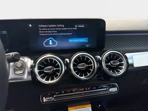 Certified 2026 Mercedes-Benz GLB 250 image 21
