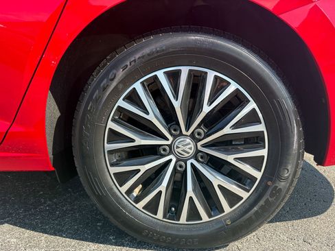Used 2019 Volkswagen Jetta SE w/ Cold Weather Package FWD image 22