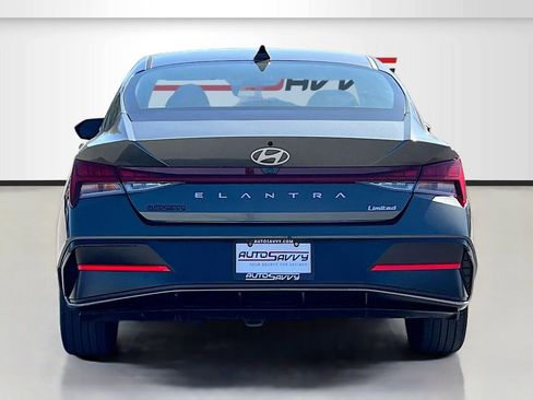 Used 2025 Hyundai Elantra Limited FWD image 6