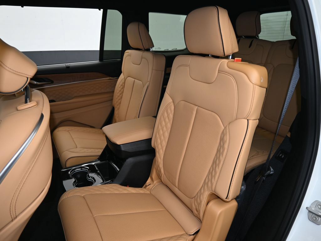 Used 2025 Jeep Grand Cherokee L Summit AWD/4WD image 31