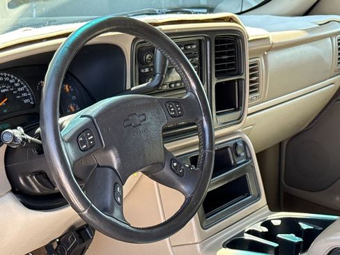 Used 2003 Chevrolet Suburban 2500 LT w/ LT Preferred Equipment Group image 18