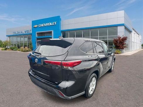 Used 2023 Toyota Highlander LE FWD image 17