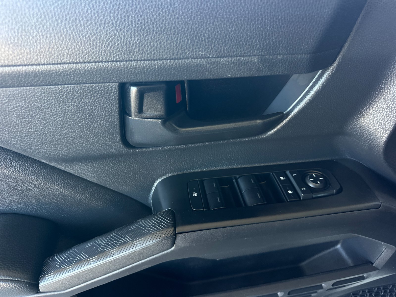 Used 2024 Toyota Tacoma SR5 AWD/4WD image 10