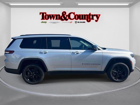 Used 2024 Jeep Grand Cherokee L Limited w/ Black Appearance Package AWD/4WD image 5