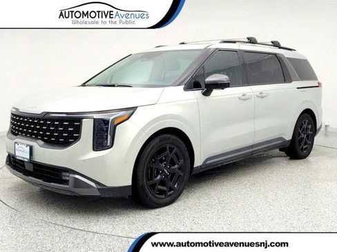 Used 2025 Kia Carnival SX Prestige image 1