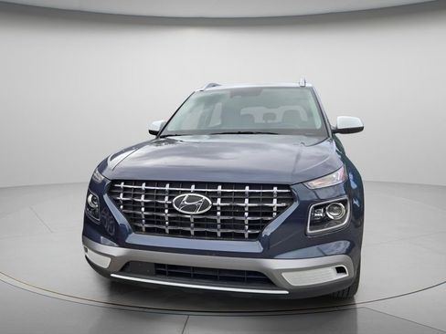 Certified 2024 Hyundai Venue Limited FWD image 3
