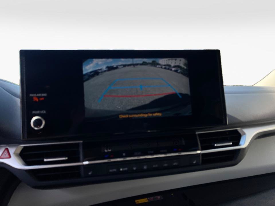 Used 2025 Toyota Sienna XLE FWD image 19