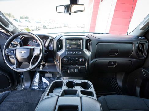 Used 2019 Chevrolet Silverado 1500 Custom w/ Custom Convenience Package image 17