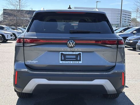 Used 2025 Volkswagen Tiguan S image 4