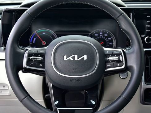 Certified 2024 Kia Sorento EX w/ Panoramic Sunroof Package image 18