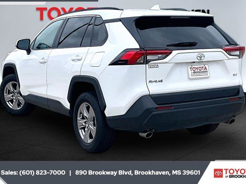 Used 2024 Toyota RAV4 XLE FWD image 2