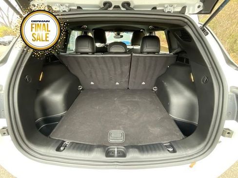 Used 2025 Jeep Compass Trailhawk image 19