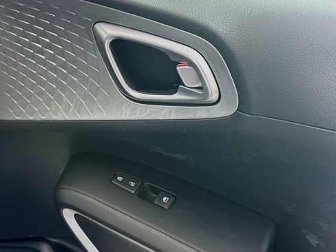 Used 2023 Kia Soul S FWD image 29