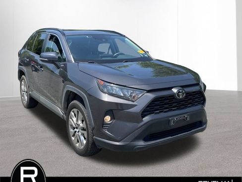 Used 2019 Toyota RAV4 XLE Premium w/ Cold Weather Package AWD/4WD image 9
