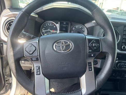 Used 2021 Toyota Tacoma SR5 RWD image 14