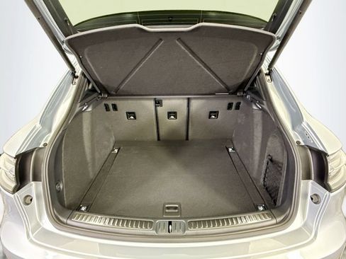 Used 2026 Porsche Macan AWD/4WD image 29