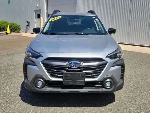 Used 2025 Subaru Outback Premium AWD/4WD image 2
