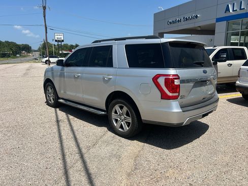 Used 2019 Ford Expedition XLT w/ Equipment Group 202A RWD image 3