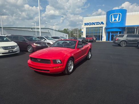 Used 2007 Ford Mustang Deluxe RWD image 18