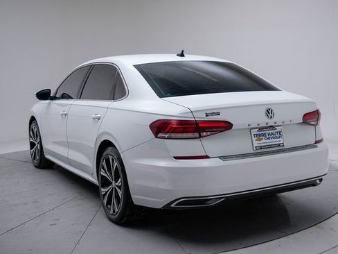 Used 2021 Volkswagen Passat 2.0T SE image 3