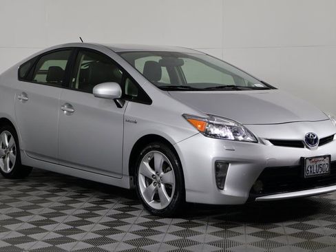 Used 2012 Toyota Prius Five w/ Preferred Accessory Pkg image 3