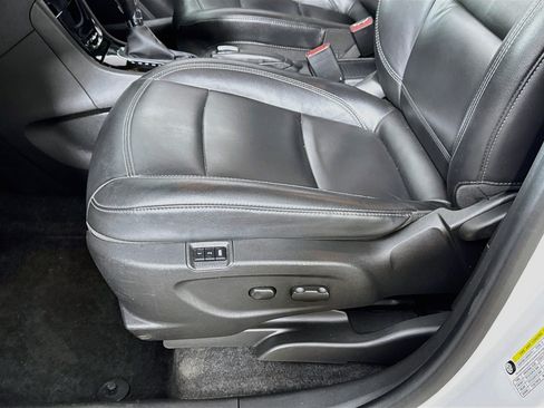 Used 2019 Buick Encore Essence w/ Experience Buick Package AWD/4WD image 21