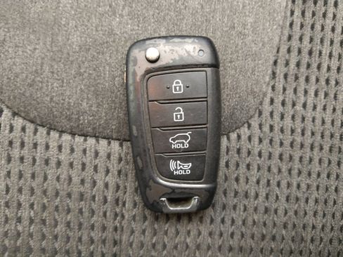 Used 2019 Hyundai Santa Fe SE image 32