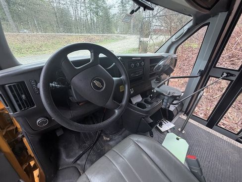 Used 2009 Chevrolet Express 3500 RWD image 12
