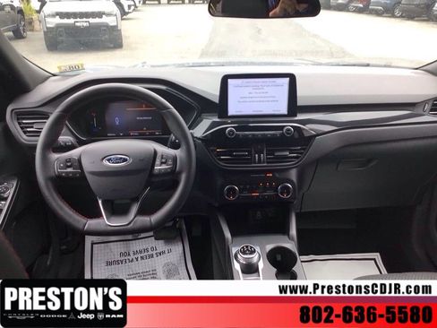Used 2025 Ford Escape ST-Line Select AWD/4WD image 12