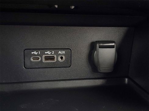 Used 2022 Nissan Sentra SR w/ SR Premium Package image 27