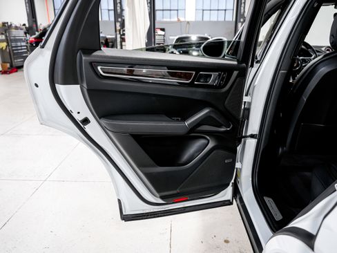 Used 2020 Porsche Cayenne S image 33
