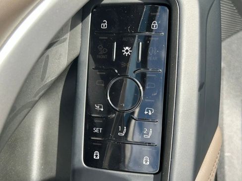 Used 2025 Audi Q5 Premium w/ Convenience Package image 17