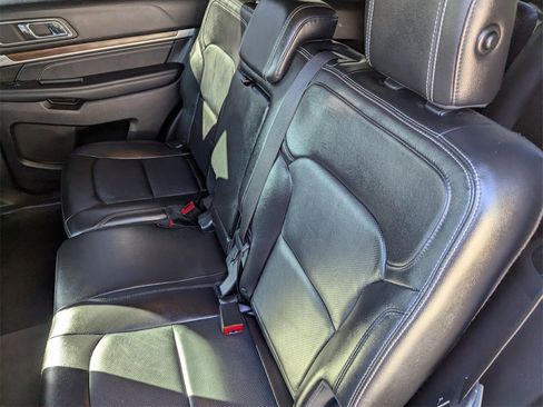 Used 2018 Ford Explorer Limited image 16